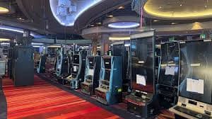 Meja permainan Sic Bo Dadu di vip slot dengan tiga dadu dan area taruhan